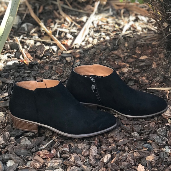 Shoes - Western style low cut suede ankle booties